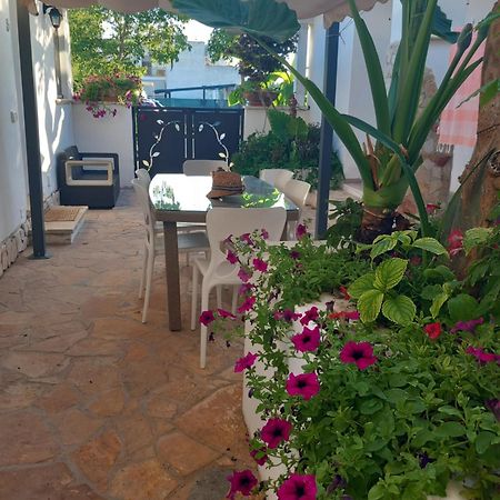 بورتو سيساريو Villa Raggio Di Sole Parcheggio Privato المظهر الخارجي الصورة